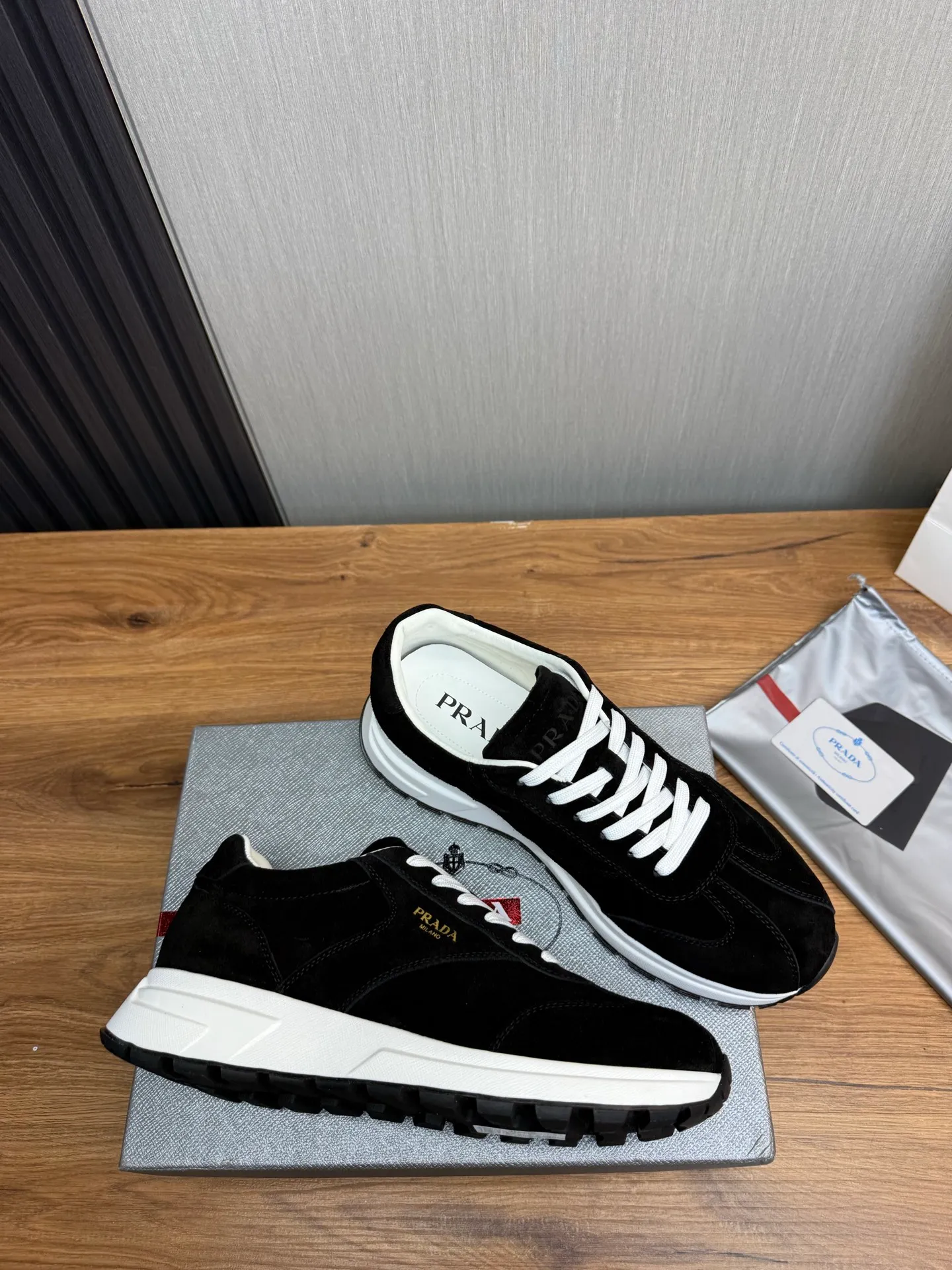 Men's shoes 💰580💰 [PRADA] Hot-selling men's shoes shipped 👏Official website synchronized ⬆️ Original cowhide fabric + cowhide lining, cowhide feet 🐮 1:1 shipment ✔️Original original sole, 38-45 (45. Customized, non-refundable)